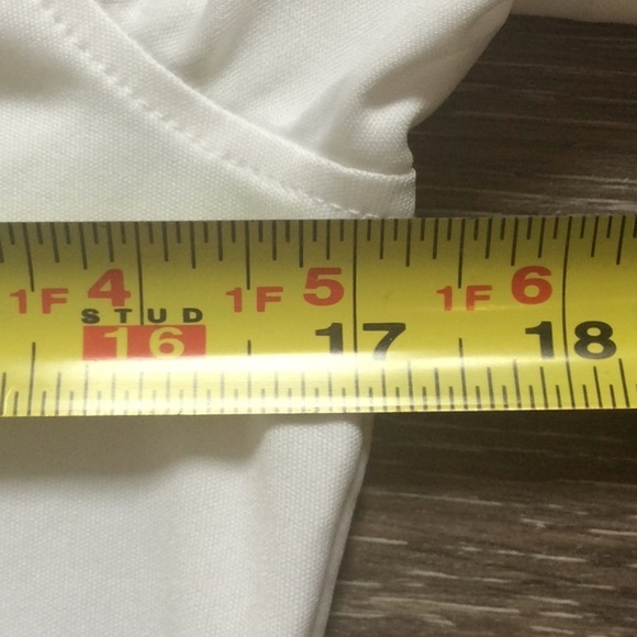 UNDER Armour Short Sleeve Top - Picture 10 of 11